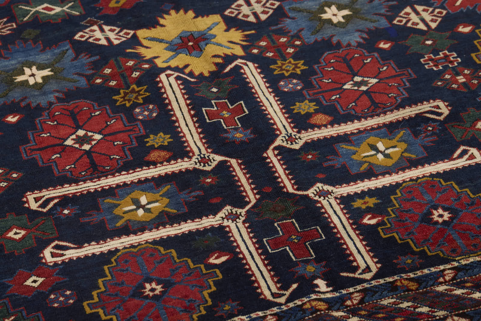 KUBA ANTIQUE 4' 9" X 6' 2"