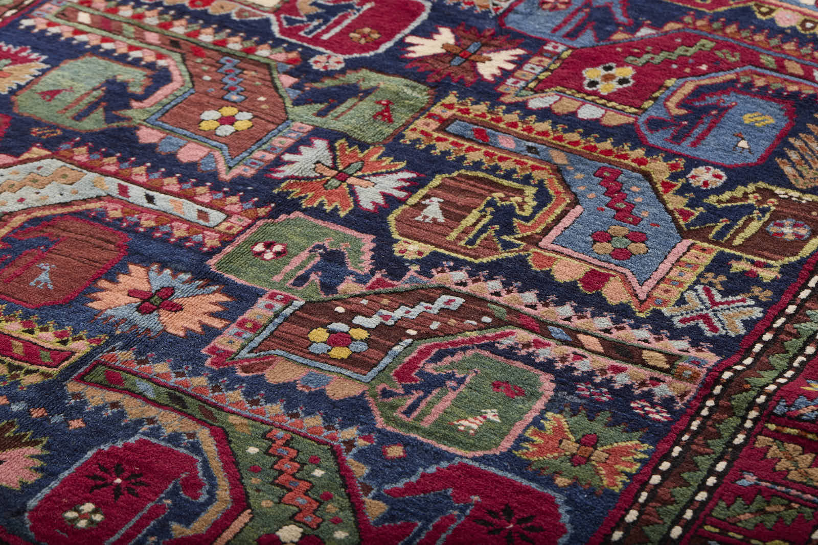 GORADIS ANTIQUE 4' 5" X 8' 11"