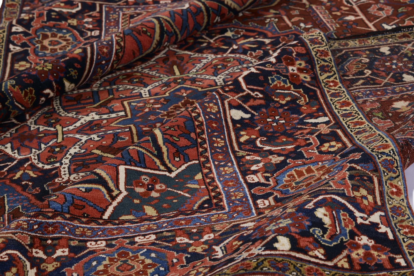 ANTIQUE PERSIAN HERIZ 7' 11" X 11' 11"