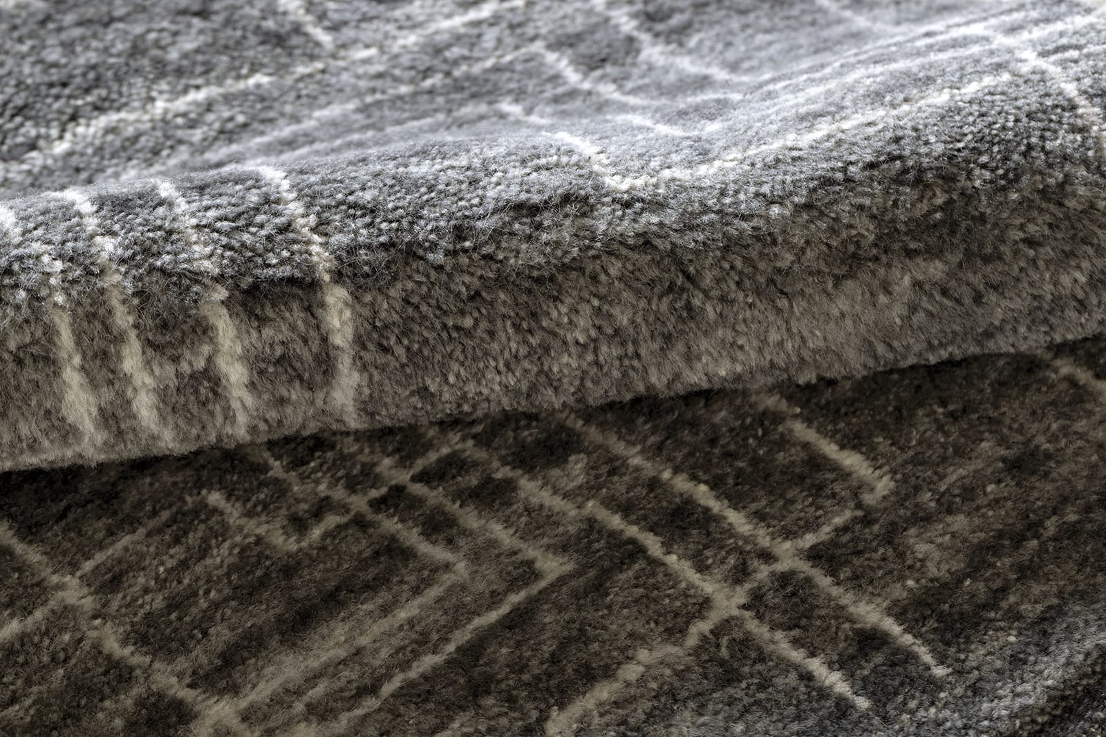 NEXUS CHARCOAL Rug detail image