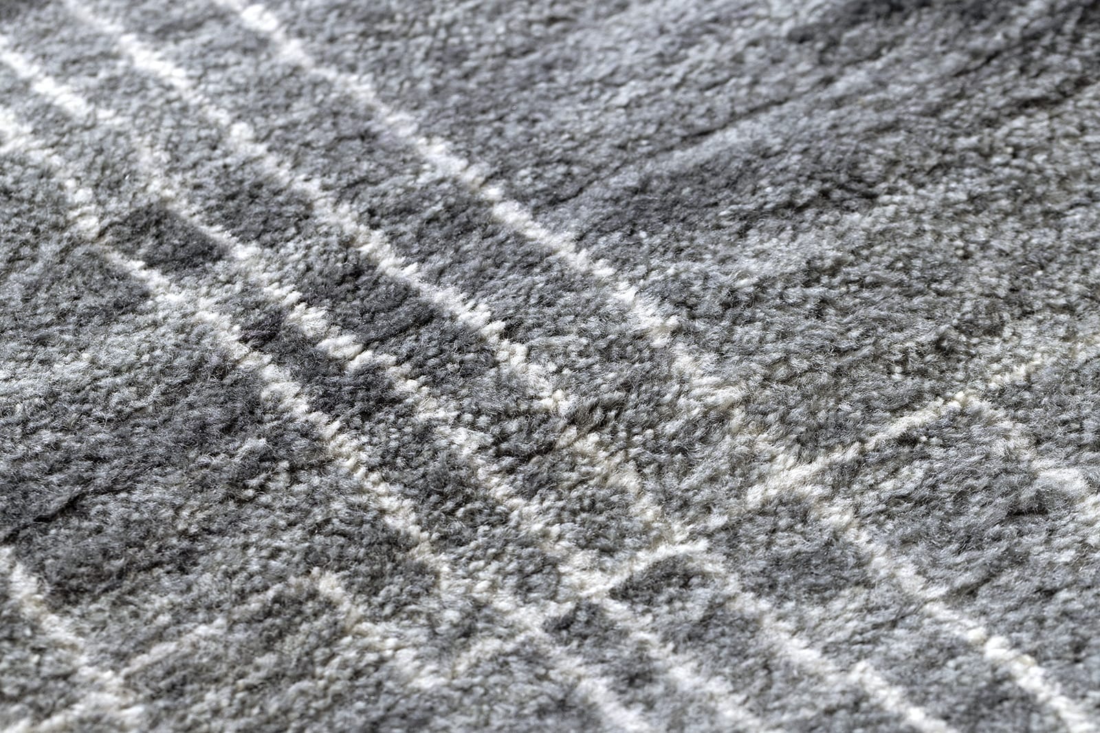 NEXUS CHARCOAL Rug detail image
