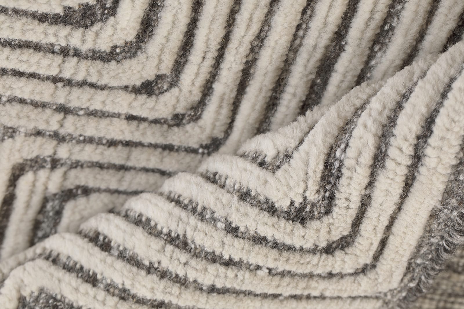 PLATEAU III IVORY CHARCOAL