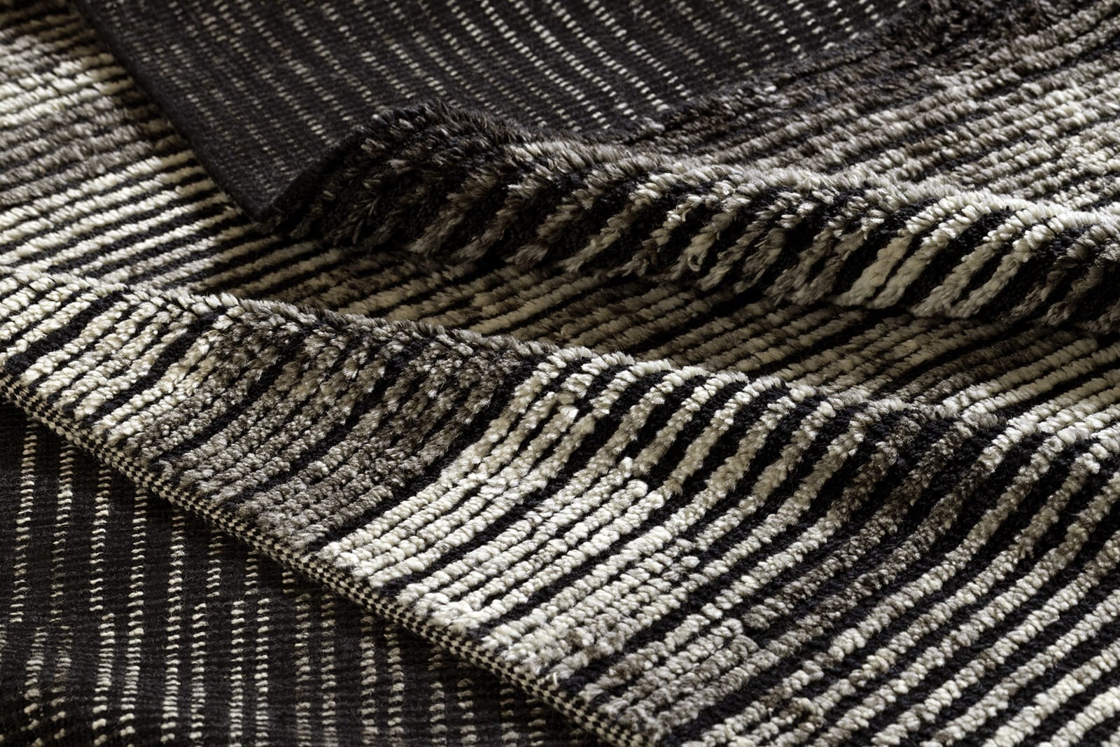 VESTIGE GRANITE Rug detail image