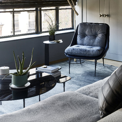 A living room with a Tufenkian carpet.
