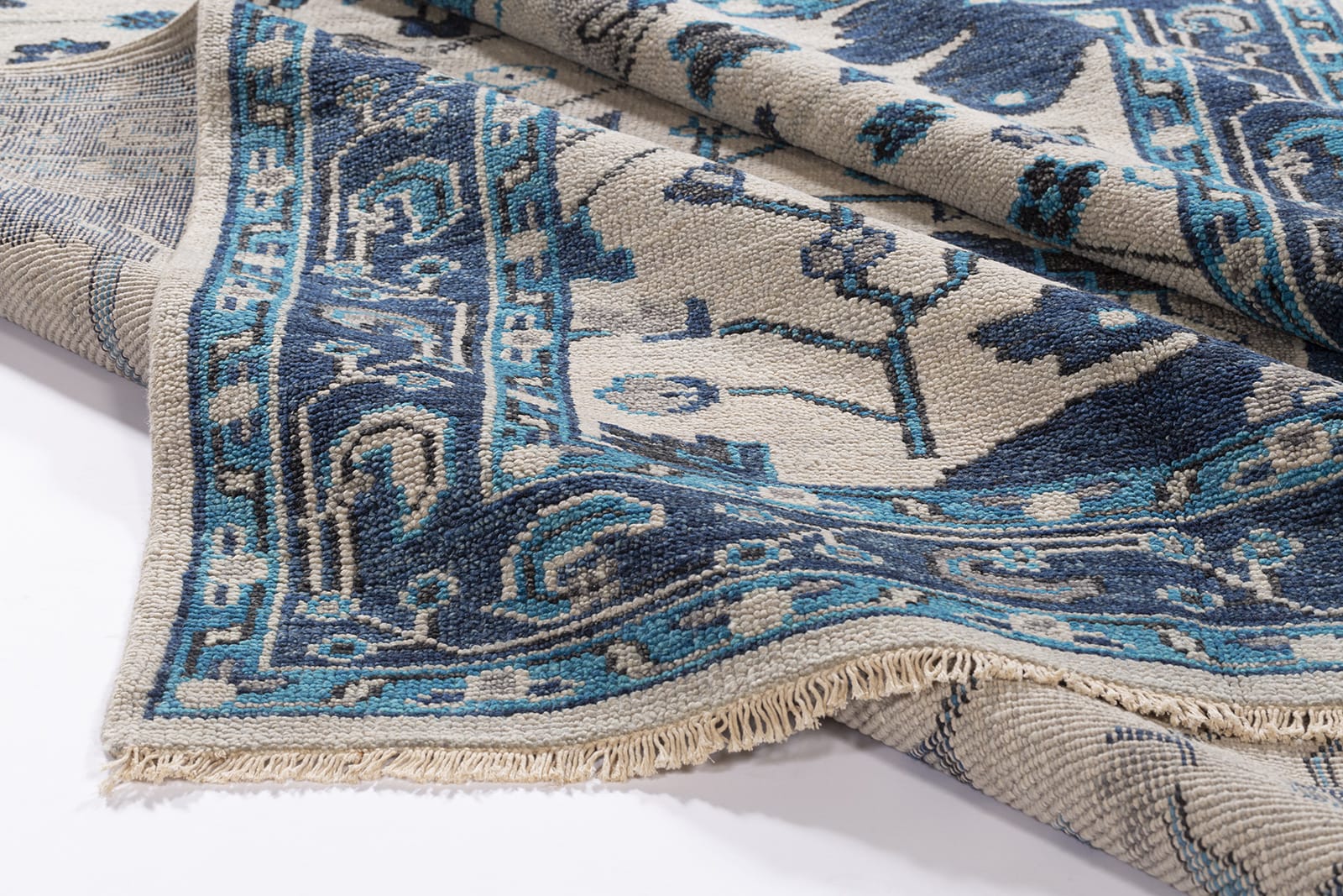 detail image of Bidjar II Arctic hand knotted area rug design by Tufenkian