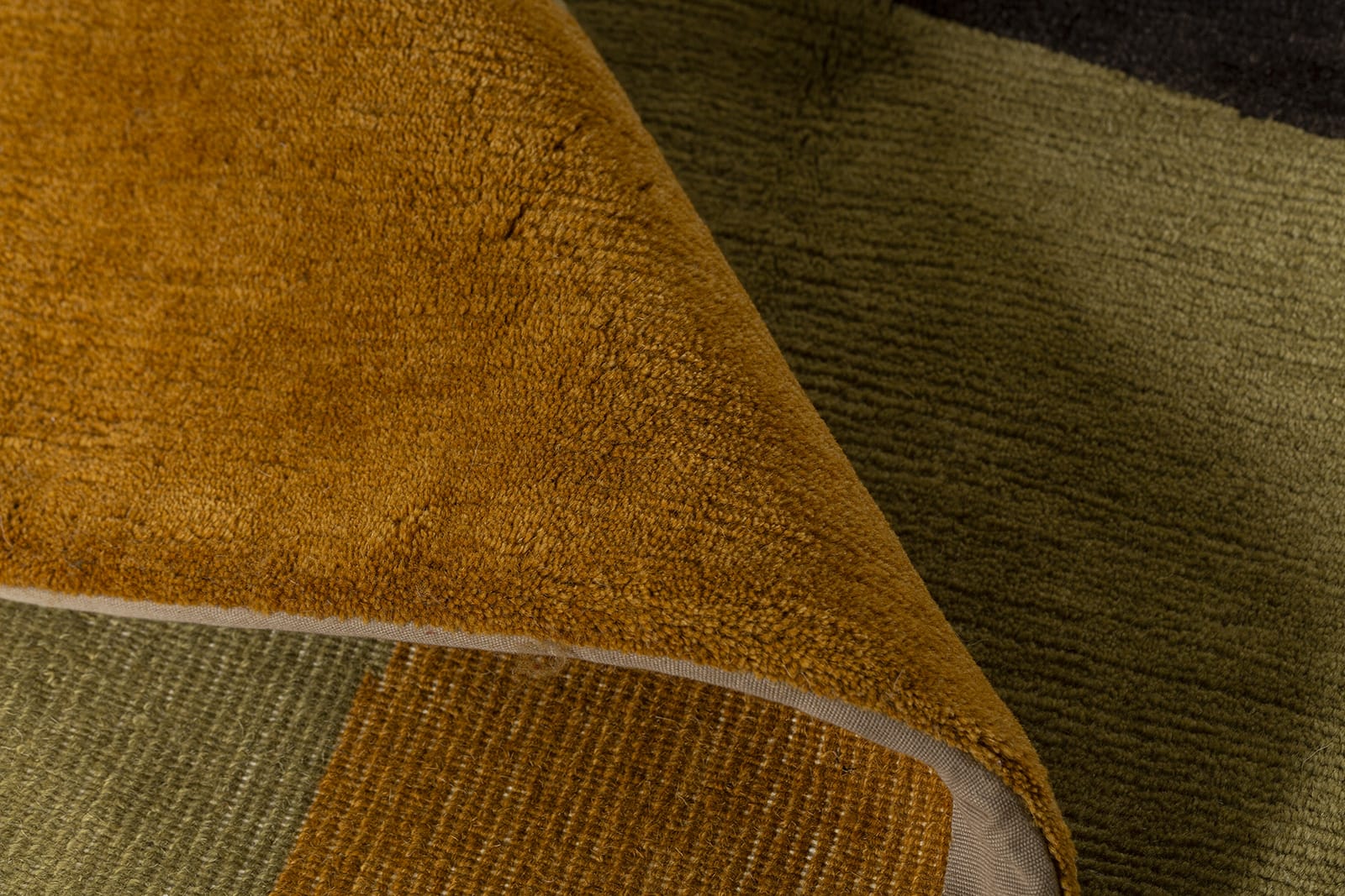 detail image of Crystal Ochre hand knotted area rug design by Tufenkian