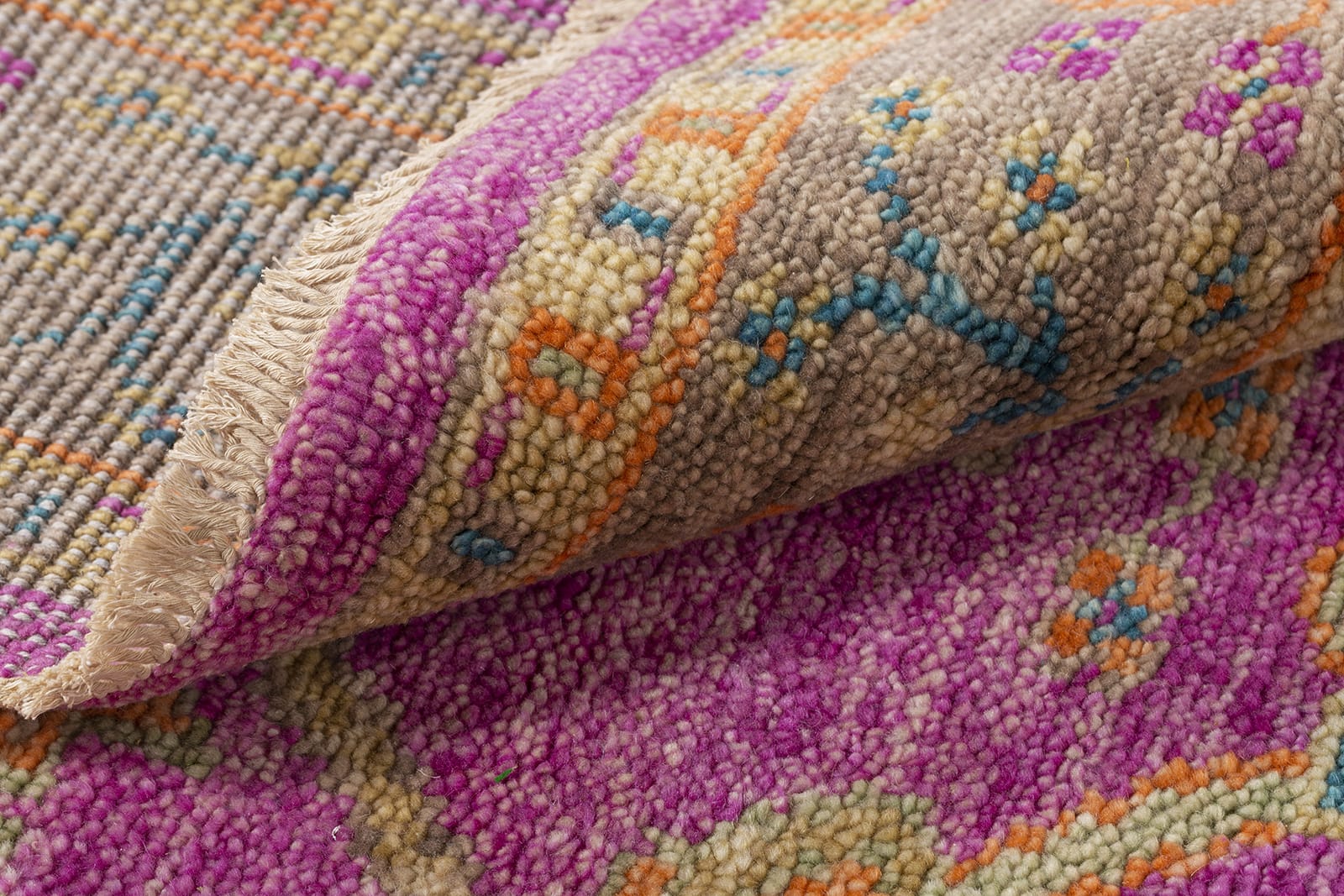 detail image of Donegal III Pink hand knotted area rug design by Tufenkian