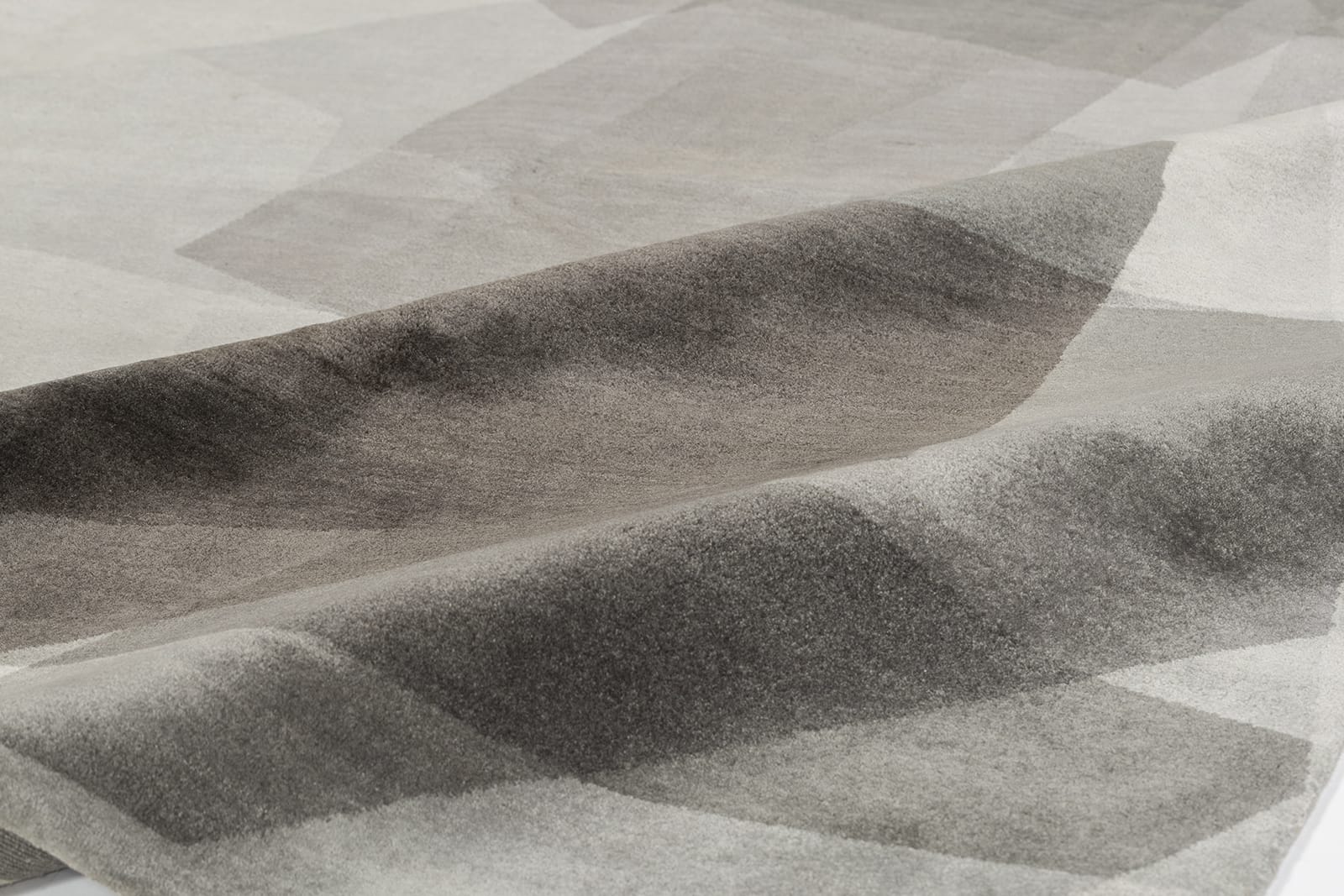 detail image of Fade Charcoal hand knotted area rug design by Tufenkian