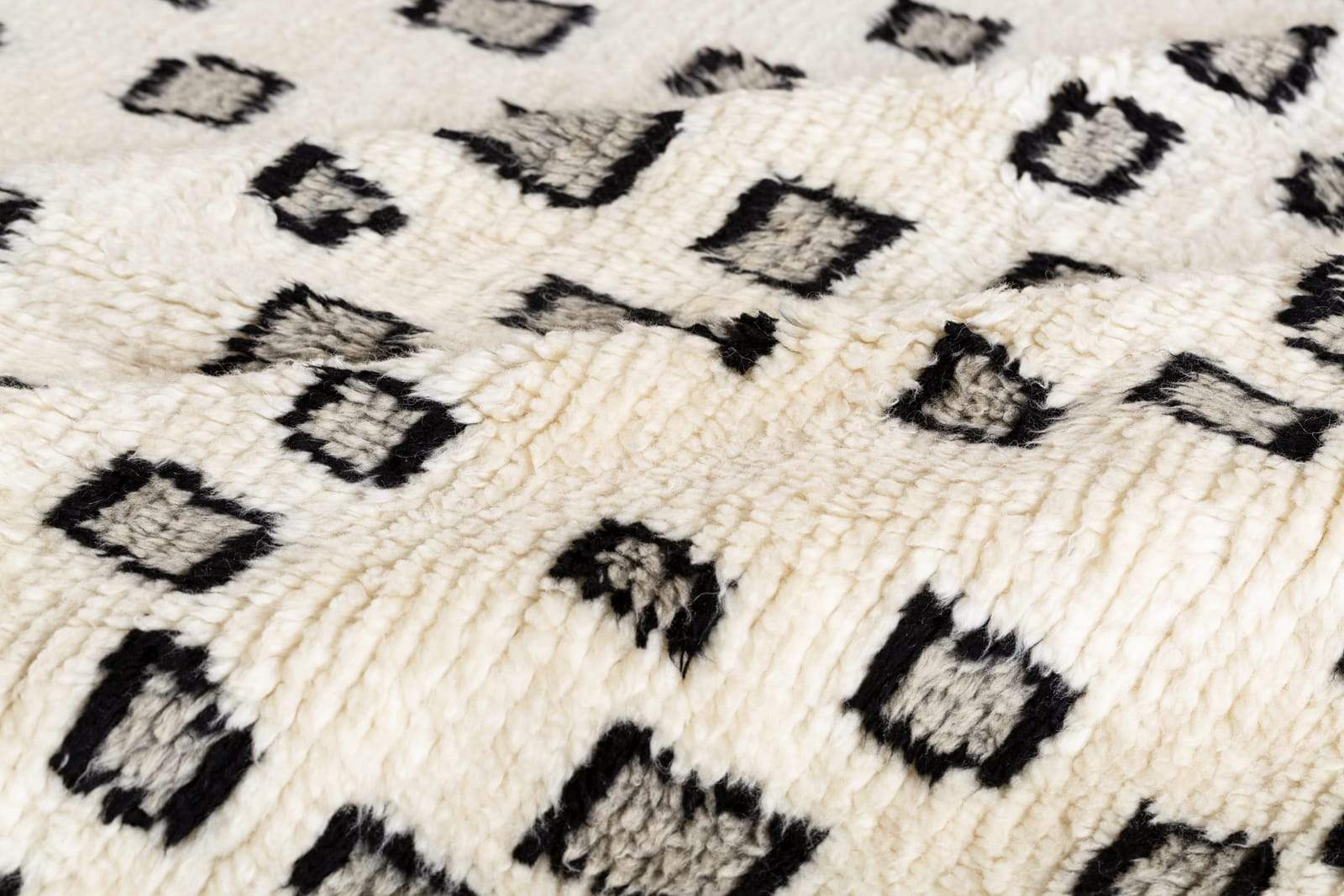 HIGASHI WHITE BLACK Product Tufenkian Artisan Carpets