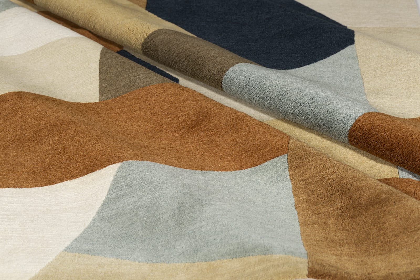 detail image of Kaleidoscope Denim hand knotted area rug design by Tufenkian