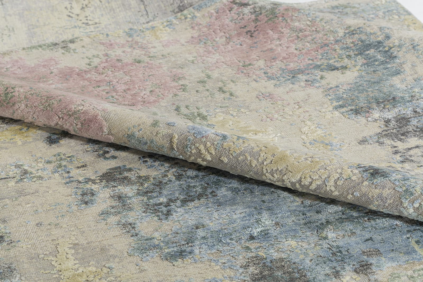 detail image of Niche Pastel hand knotted area rug design by Tufenkian