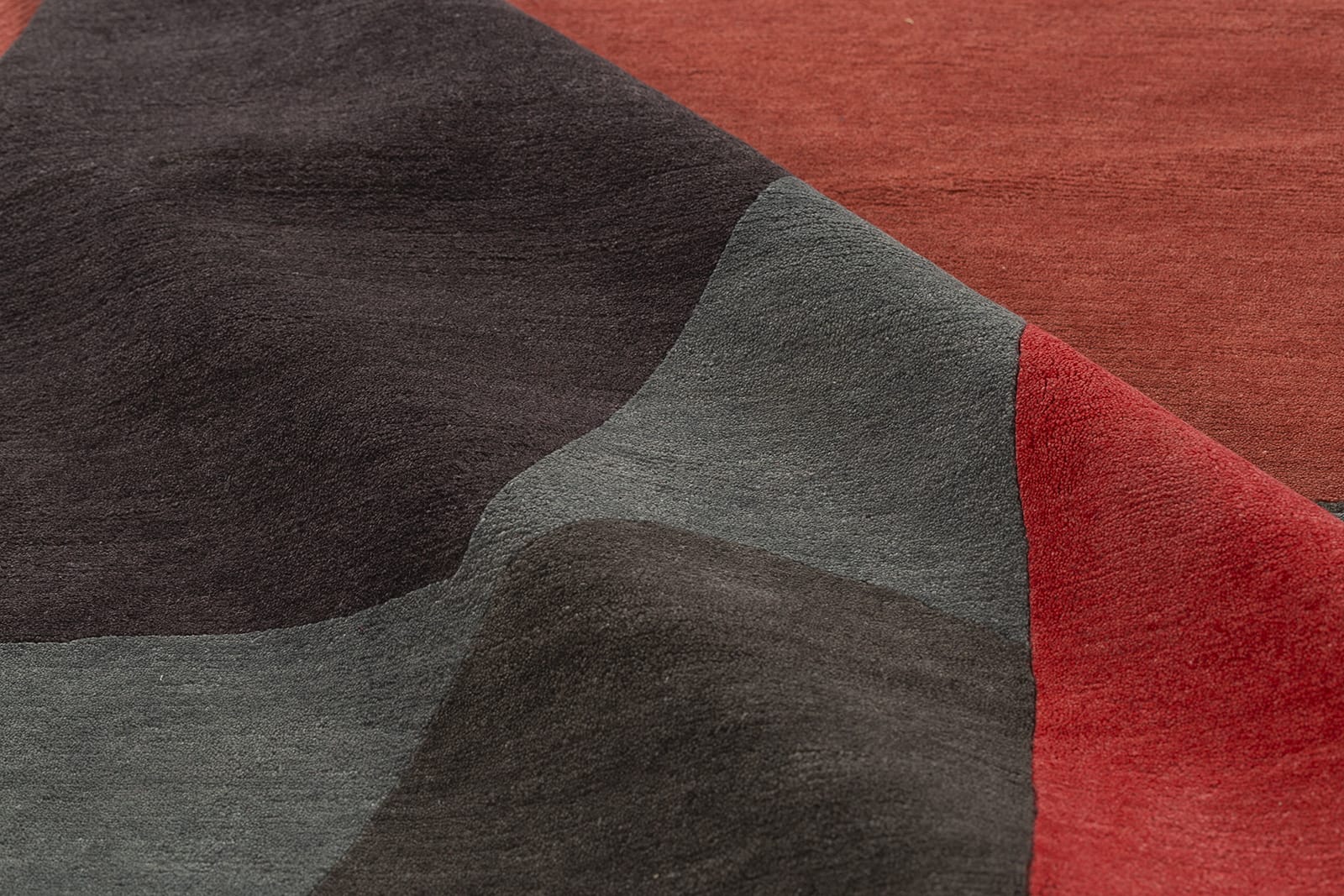 detail image of Palisade Red hand knotted area rug design by Tufenkian