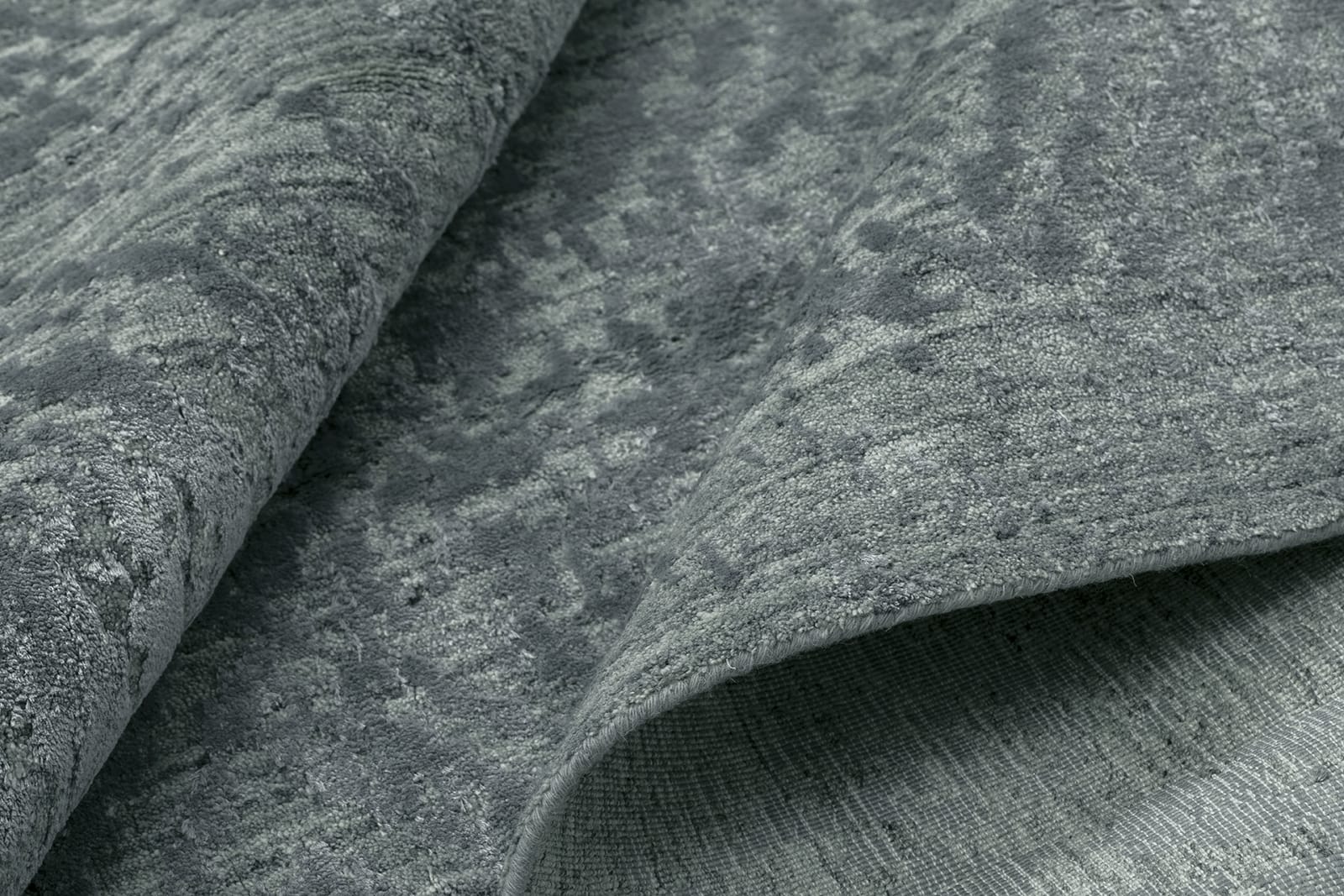 Detail image of Papyrus Glacier hand loomed area rug