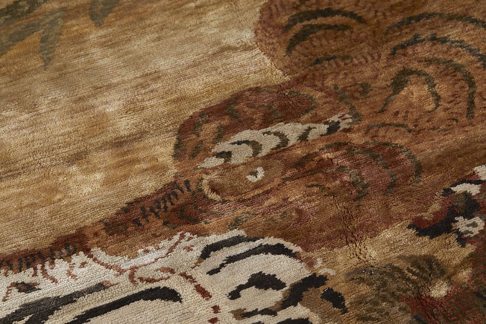 RUMBLE IN THE JUNGLE BRONZE Tufenkian Artisan Carpets