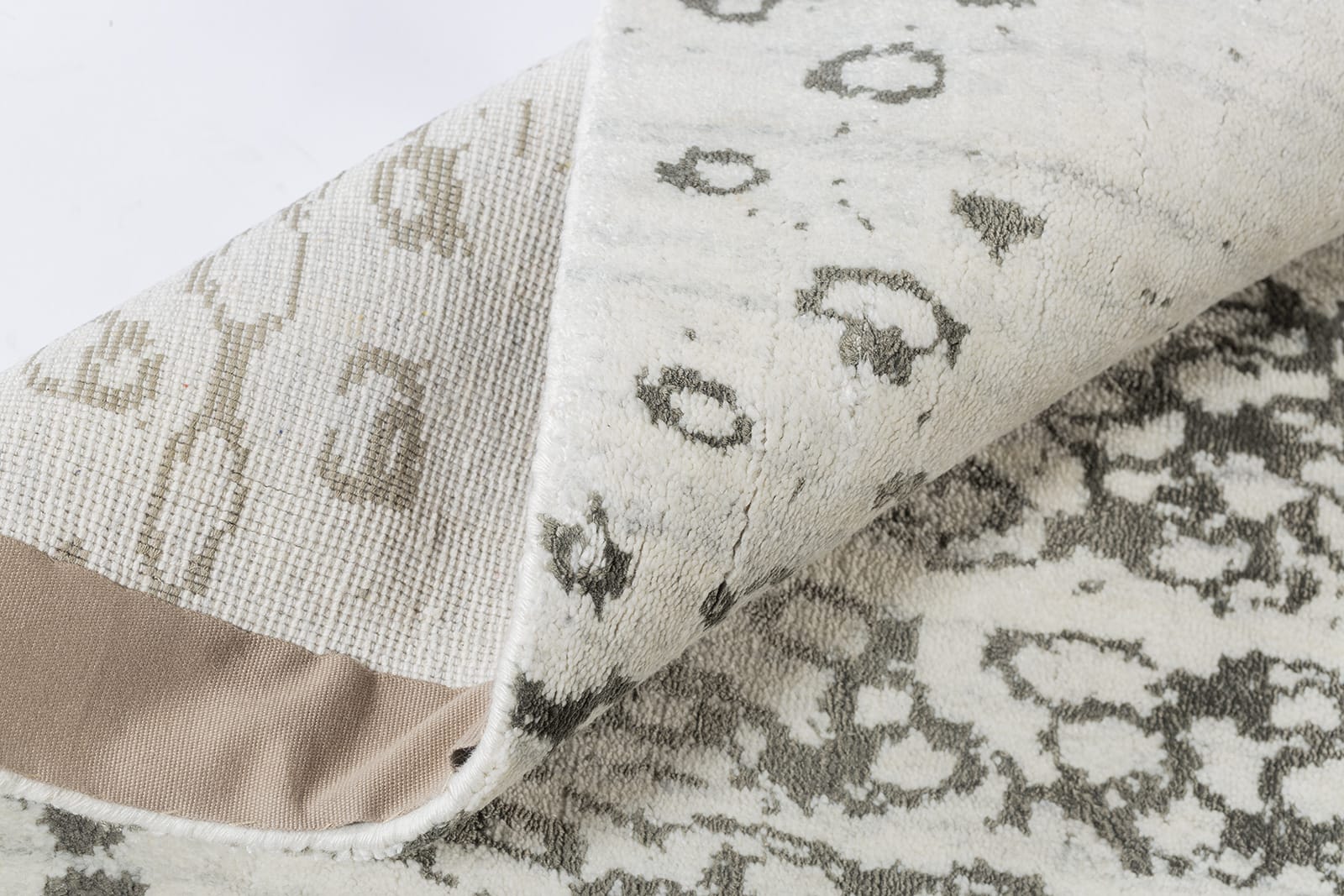 Detail of Slipstream White Black