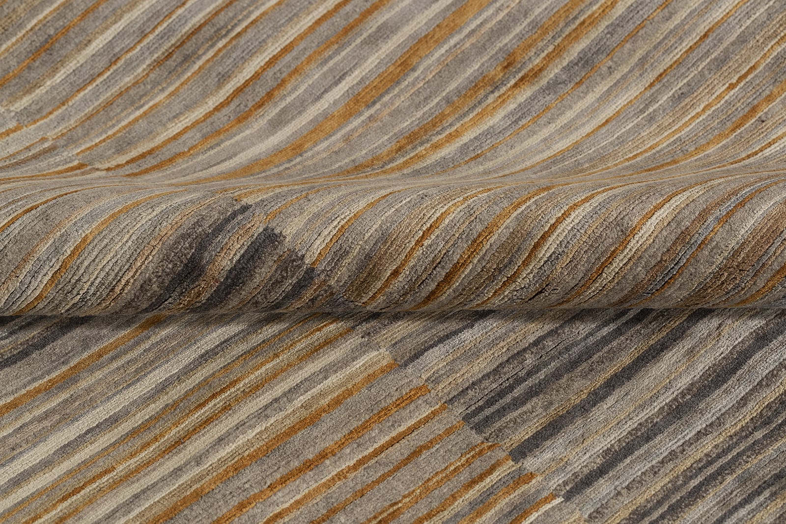 detail image of Spectrum III Fawn hand knotted area rug design by Tufenkian