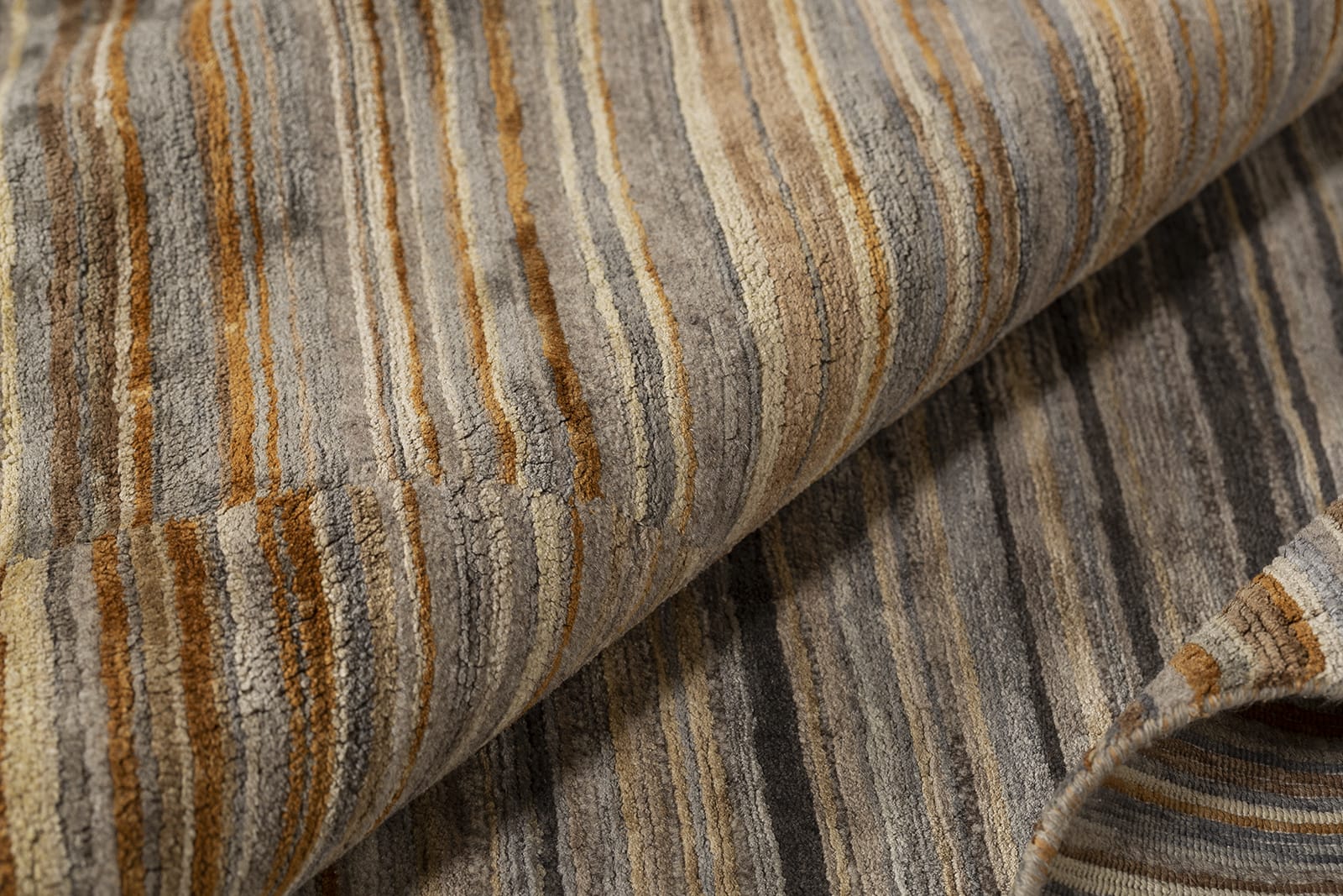 detail image of Spectrum III Fawn hand knotted area rug design by Tufenkian