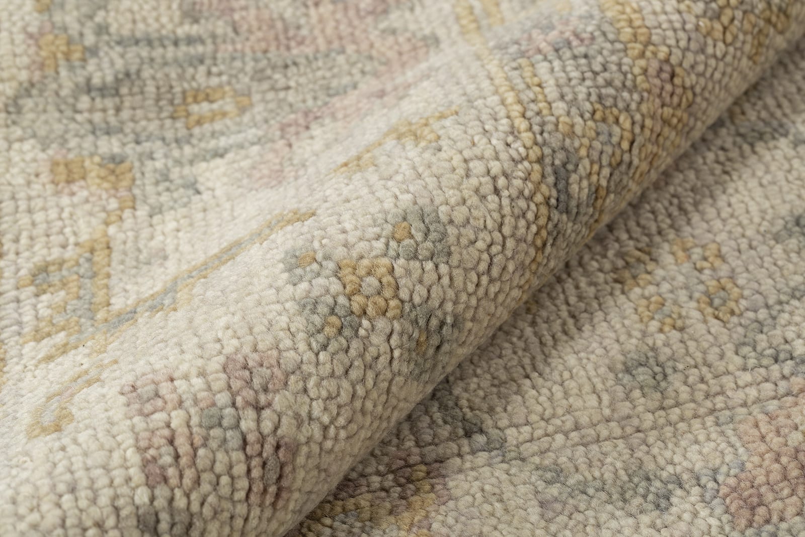 detail image of Tigranakert Ivory hand knotted area rug design by Tufenkian