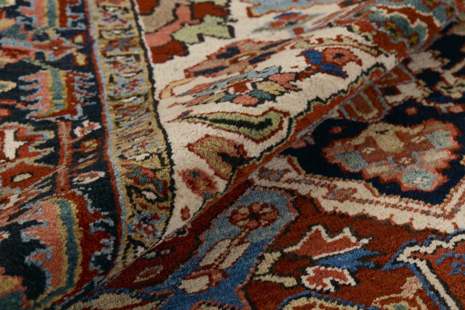 ANTIQUE PERSIAN HERIZ  7' 11" X 11' 7"