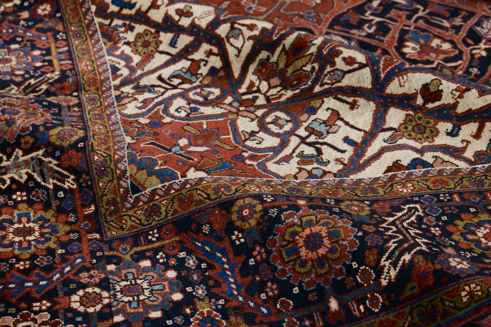 ANTIQUE PERSIAN HERIZ