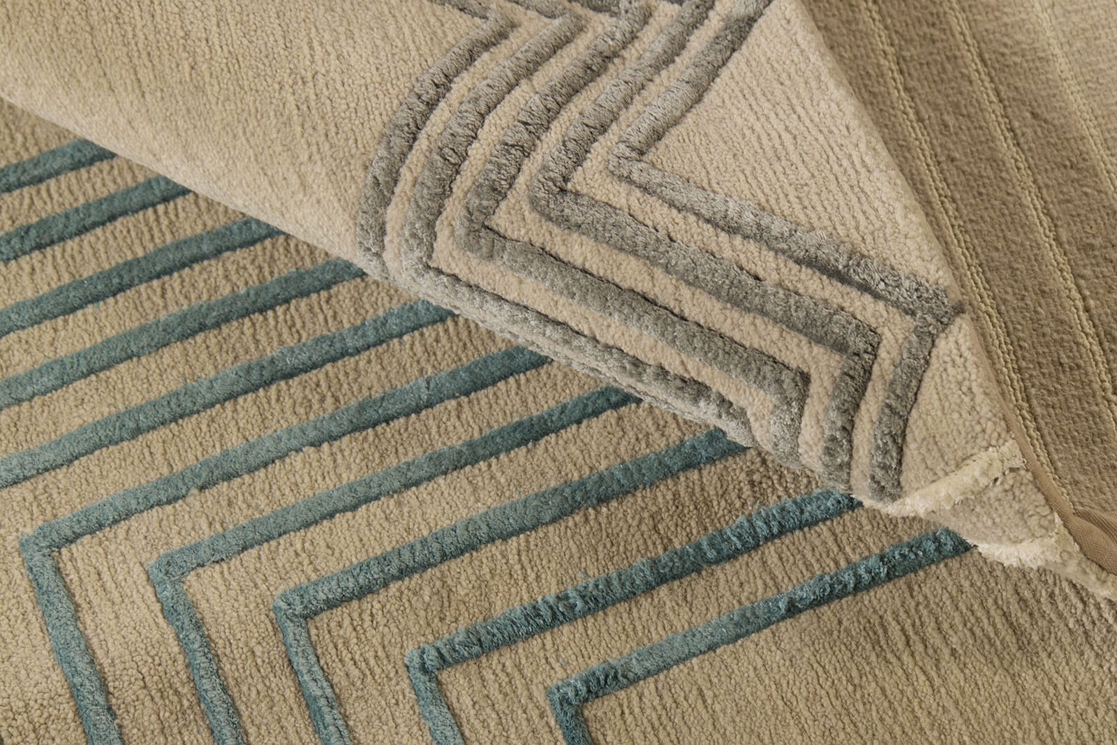 DORIS WHITE TEAL Detail 1