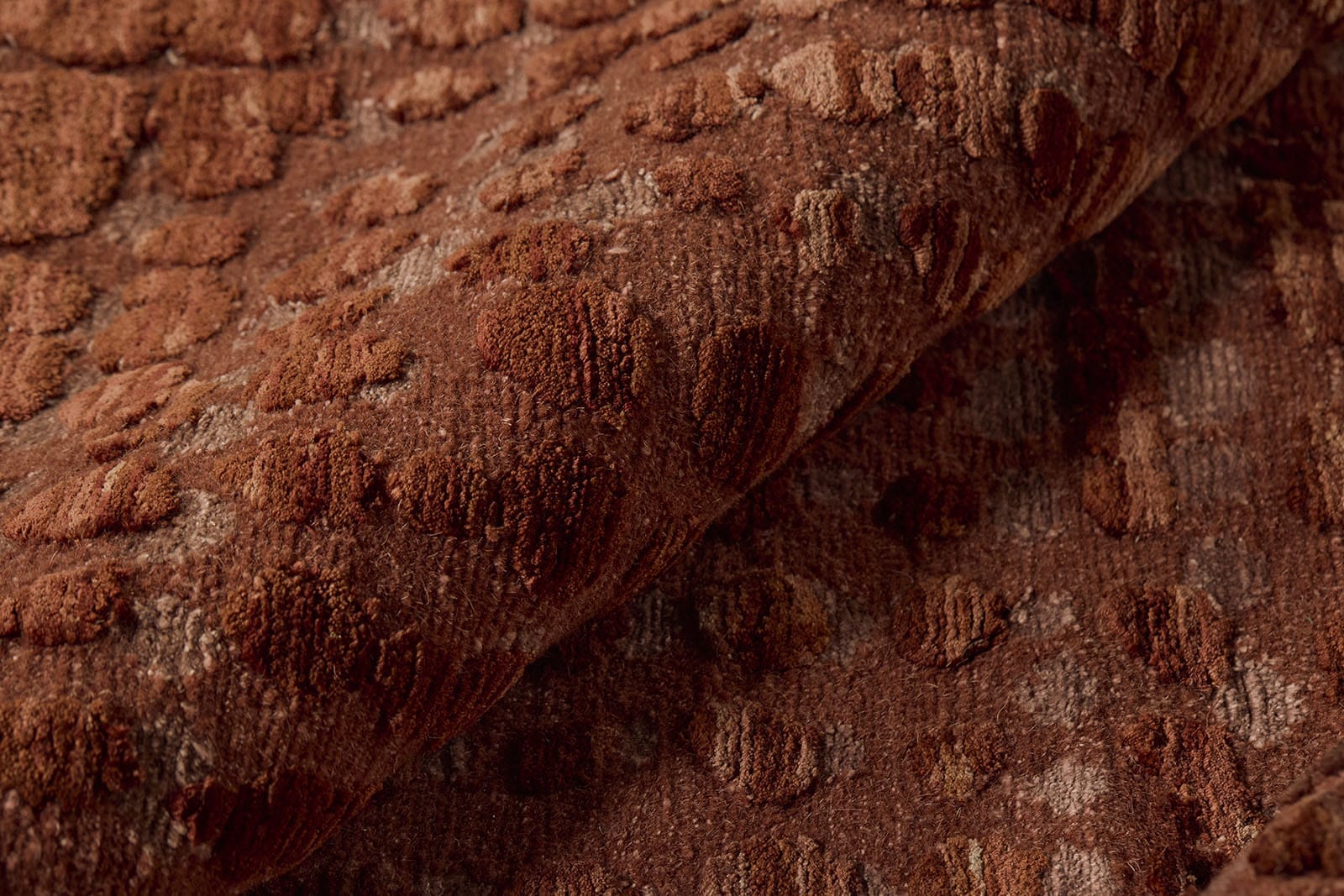 DOUBLE DOT CARMINE Detail 2