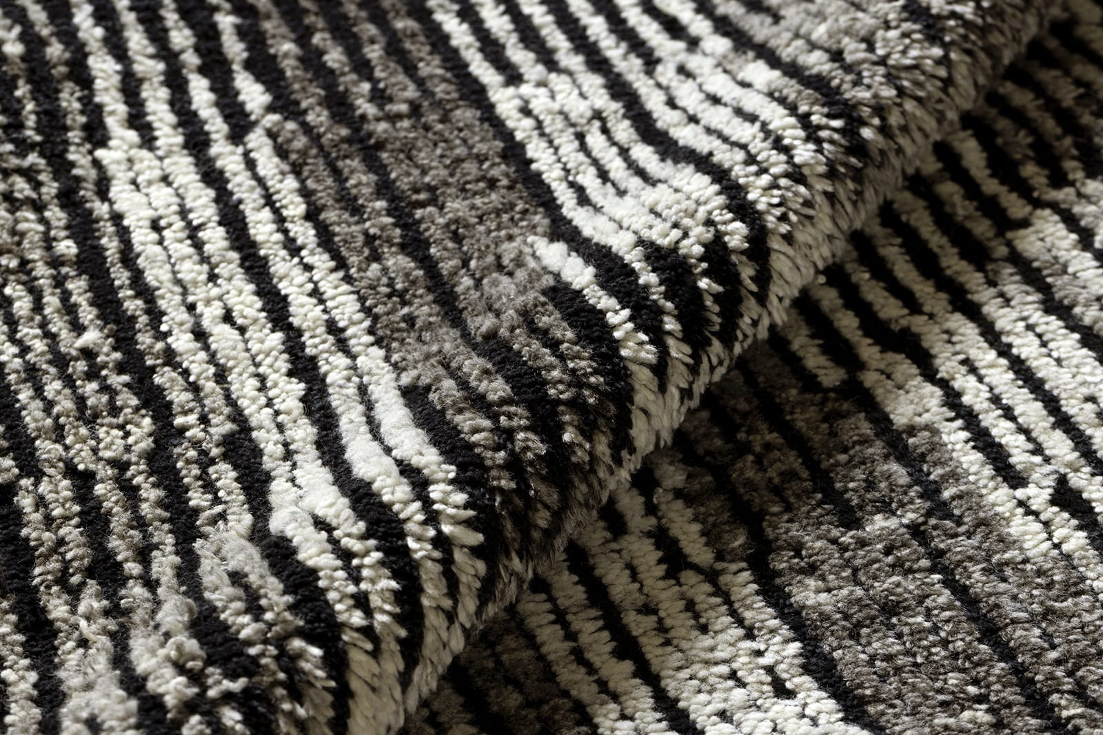 VESTIGE GRANITE Rug detail image