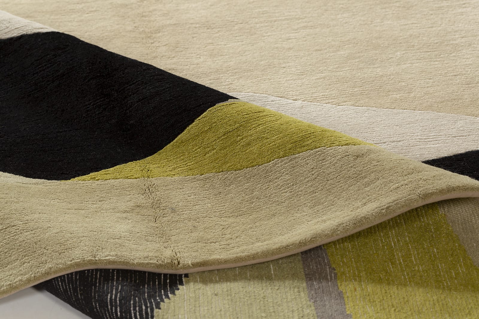 detail image of Crystal Green hand knotted area rug design by Tufenkian