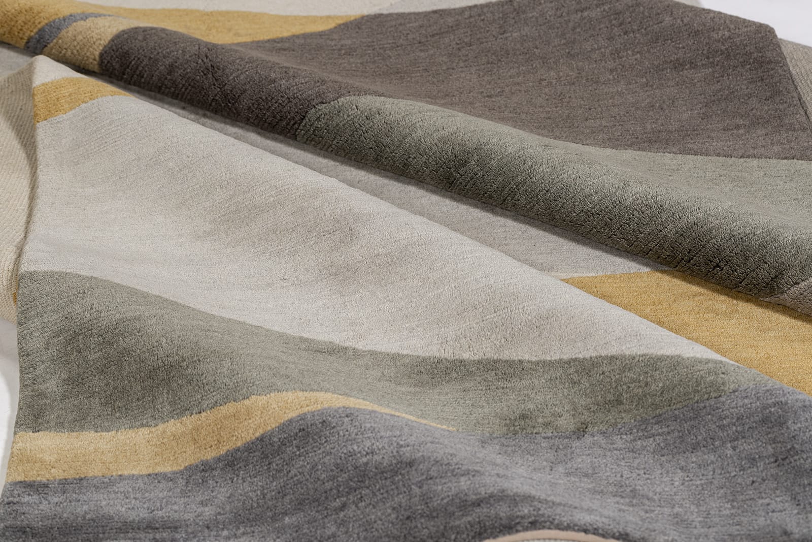 detail image of Crystal Yellow Grey hand knotted area rug design by Tufenkian