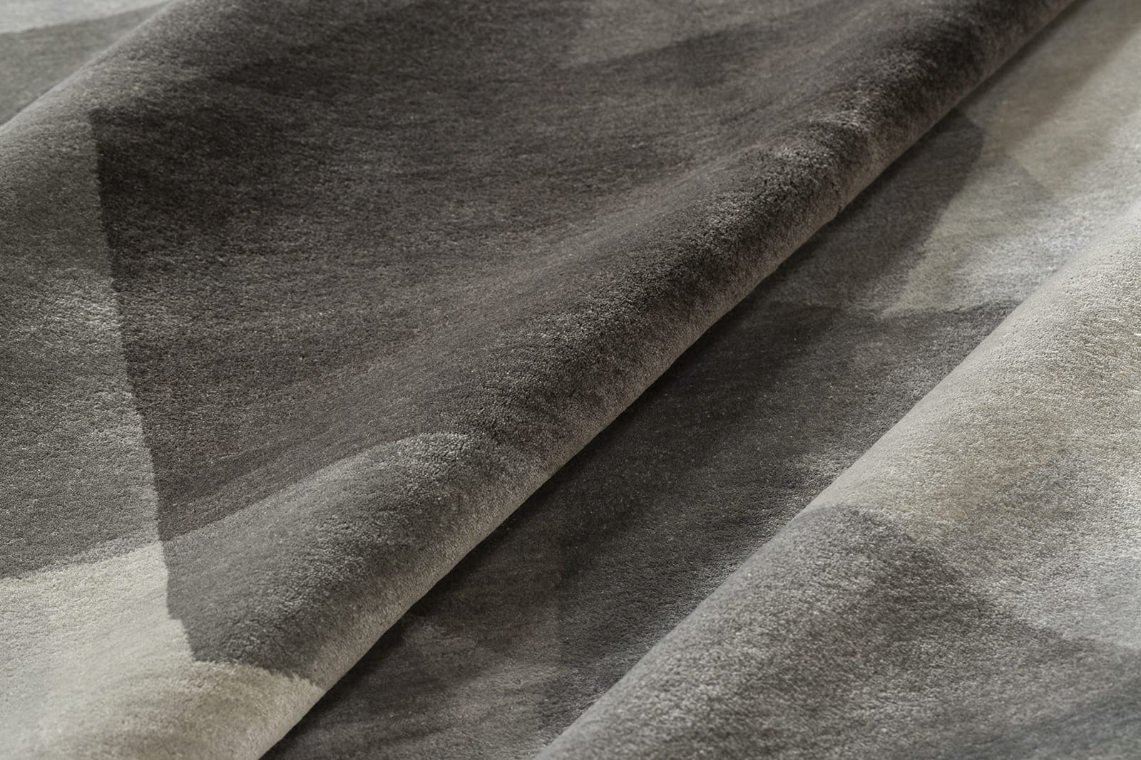 detail image of Fade Charcoal hand knotted area rug design by Tufenkian