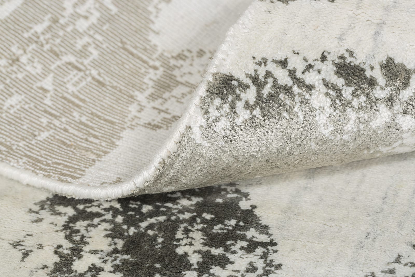 Detail image of Frond White Black