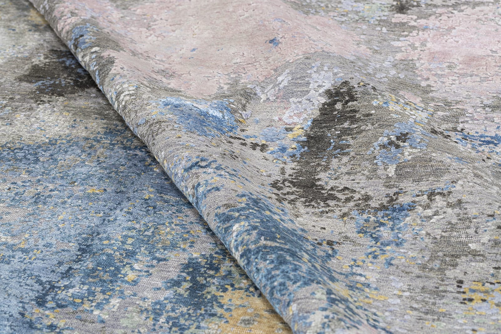 detail image of Niche Charcoal hand knotted area rug design by Tufenkian