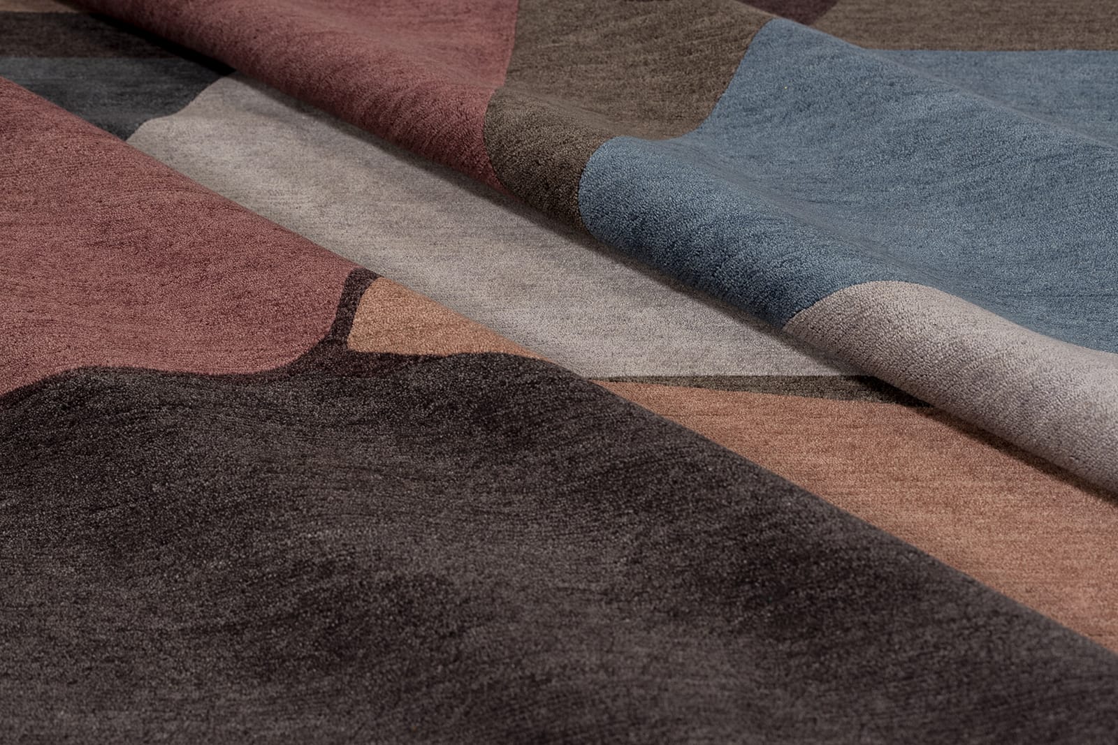 detail image of Palisade Amethyst hand knotted area rug design by Tufenkian