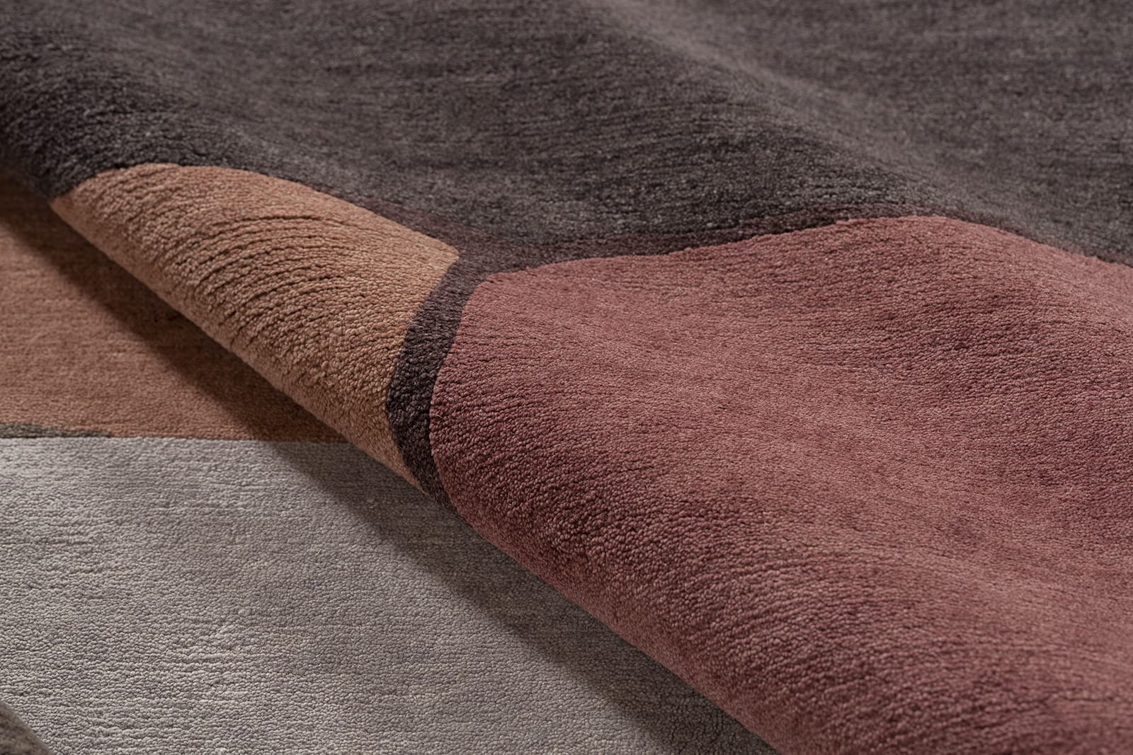 detail image of Palisade Amethyst hand knotted area rug design by Tufenkian