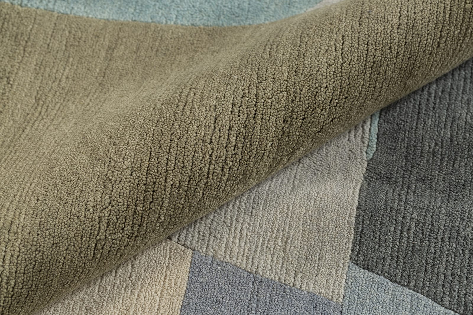 detail image of Palisade Aqua hand knotted area rug design by Tufenkian