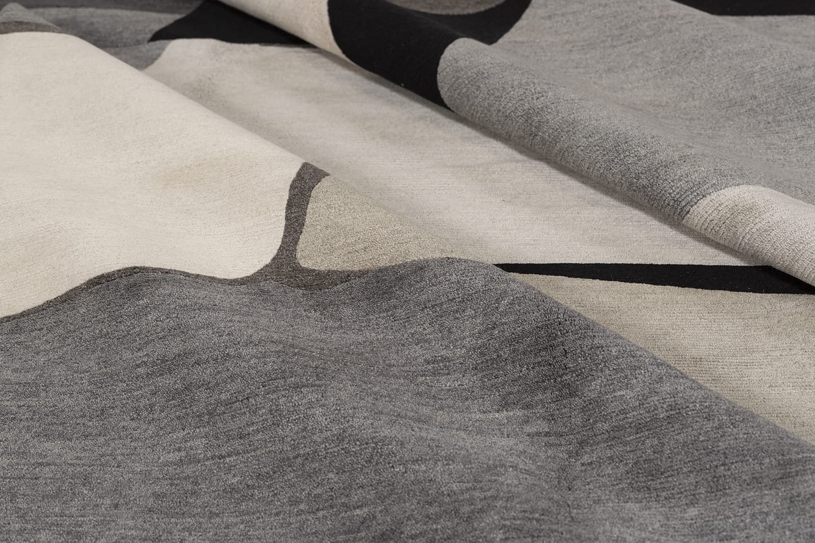 detail image of Palisade Grey hand knotted area rug design by Tufenkian