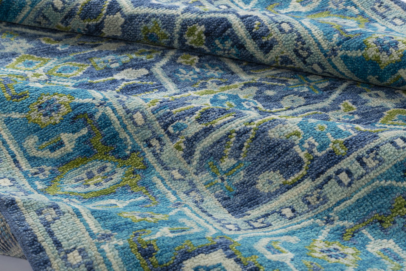 detail image of Persian Lattice Lagoon hand knotted area rug design by Tufenkian