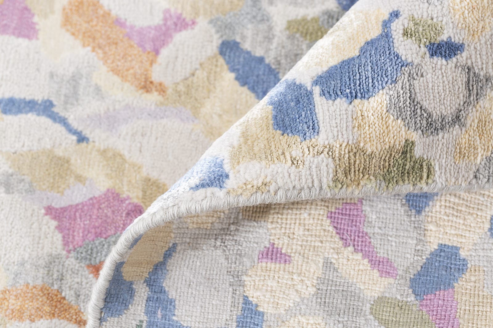 detail image of Petals Amber hand knotted area rug design by Tufenkian