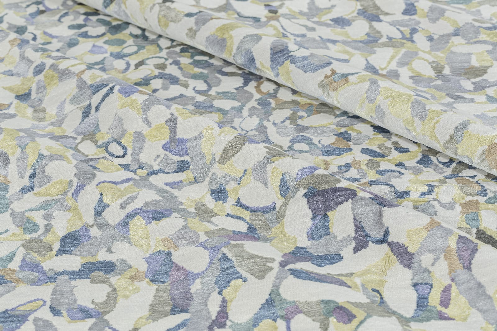 detail image of Petals Confetti hand knotted area rug design by Tufenkian