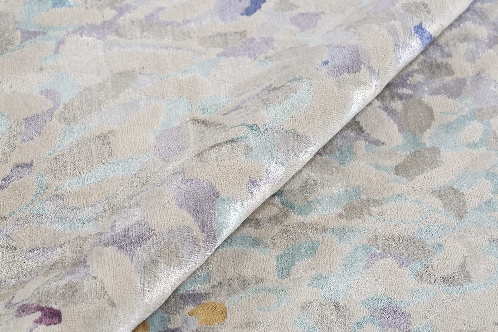 detail image of Petals Lilac hand knotted area rug design by Tufenkian