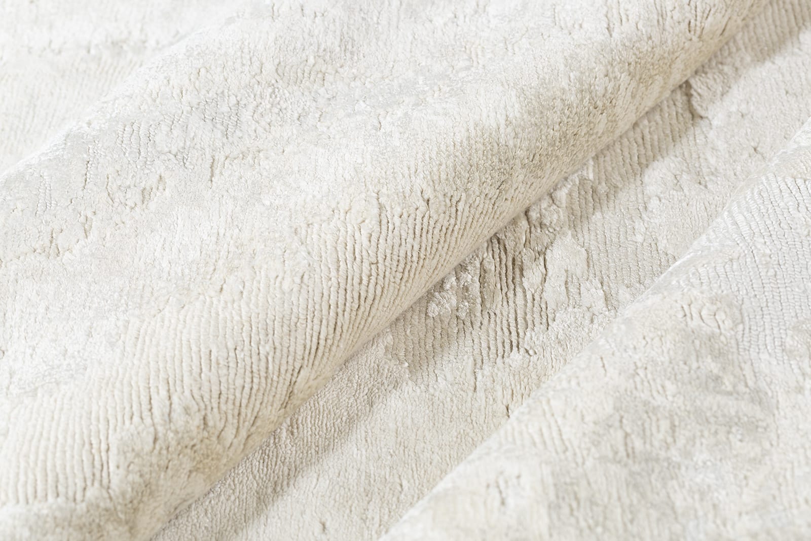 detail image of Shoreline III Pearl hand knotted area rug design by Tufenkian