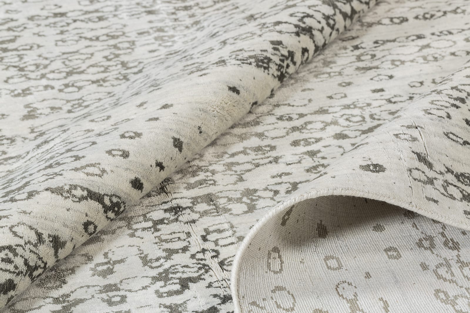 Detail of Slipstream White Black