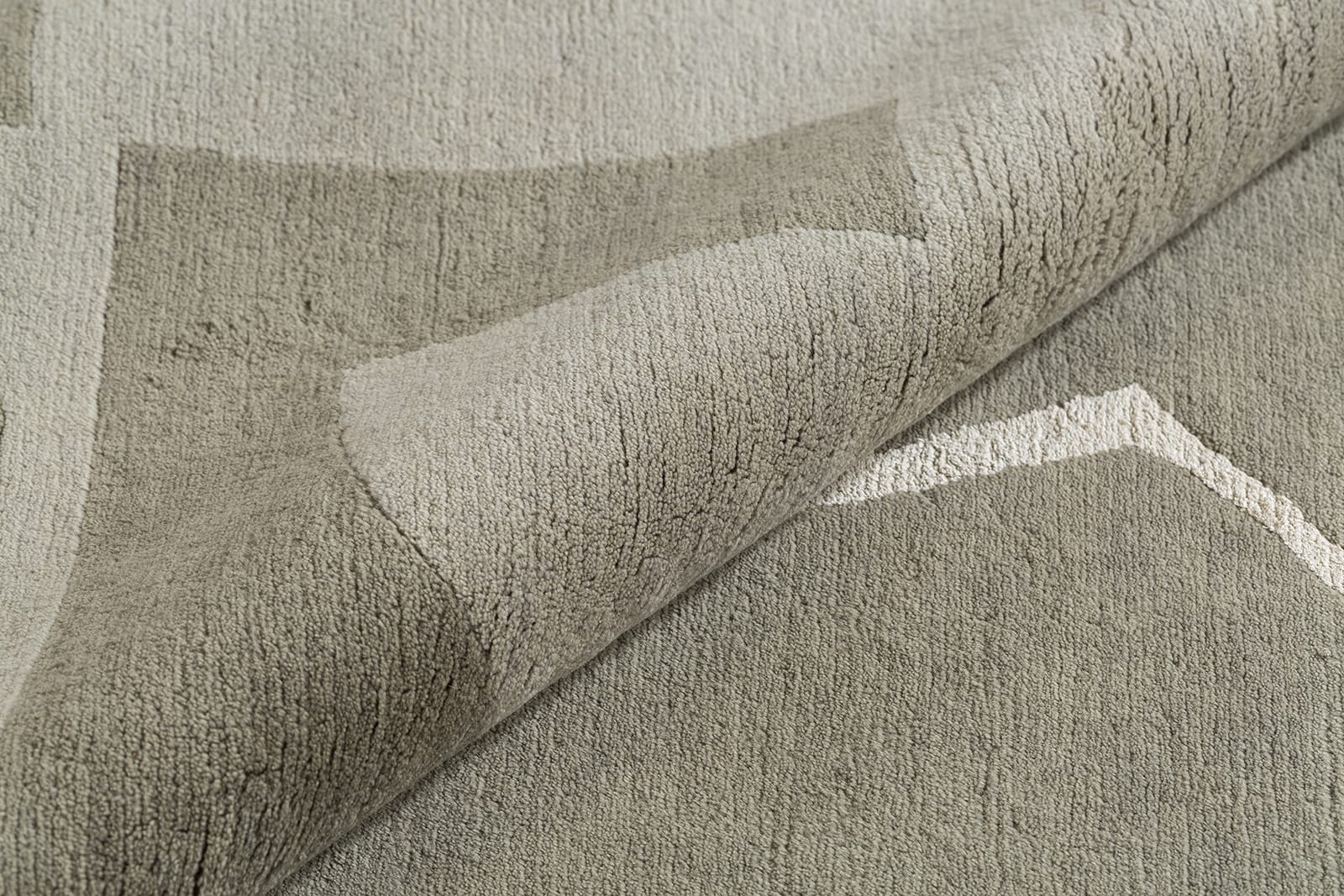 detail image of Talking Heads Smoke hand knotted area rug design by Tufenkian