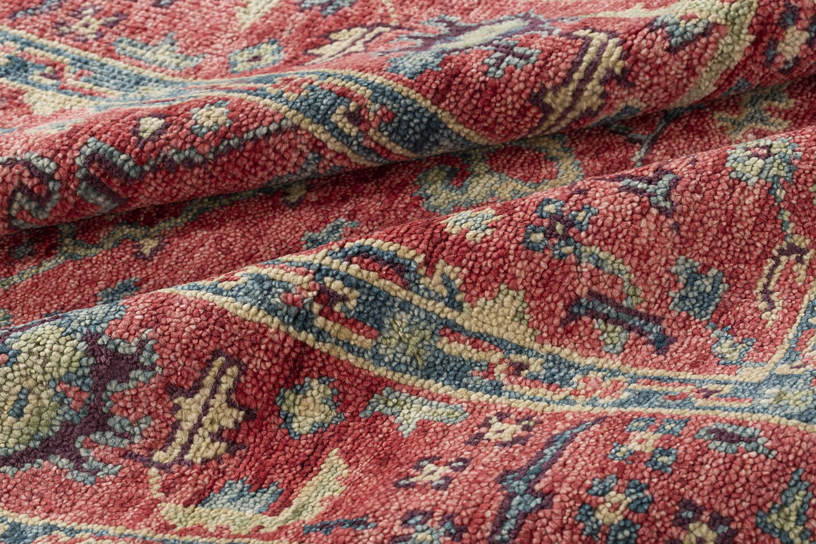 detail of Tigranakert Currant hand knotted area rug design