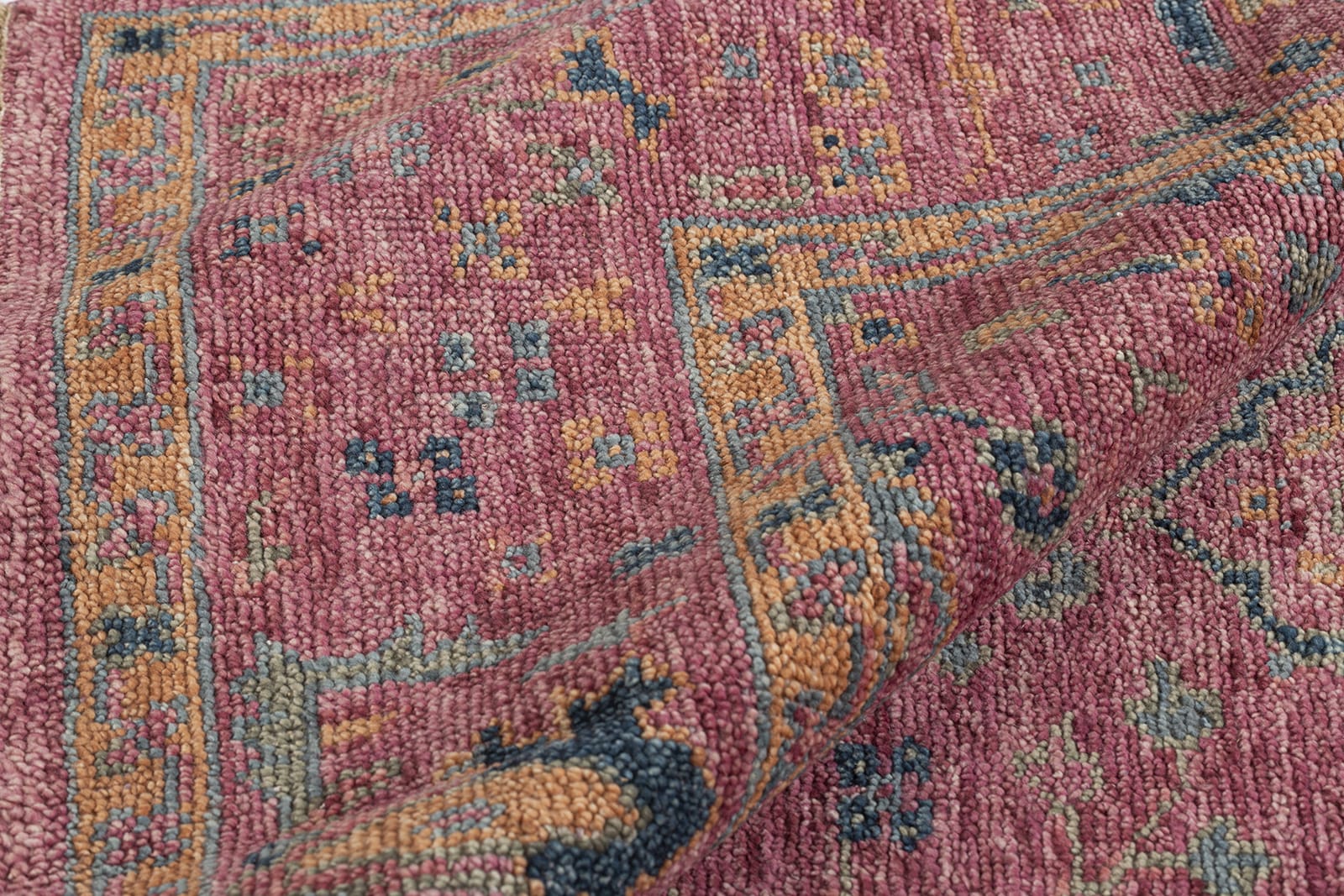 detail image of Tigranakert Rouge hand knotted area rug design by Tufenkian